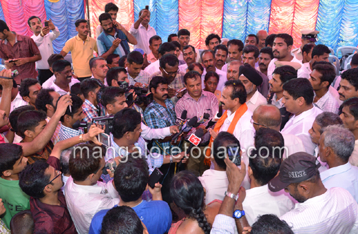 Sadananda Gowda in native place putter
